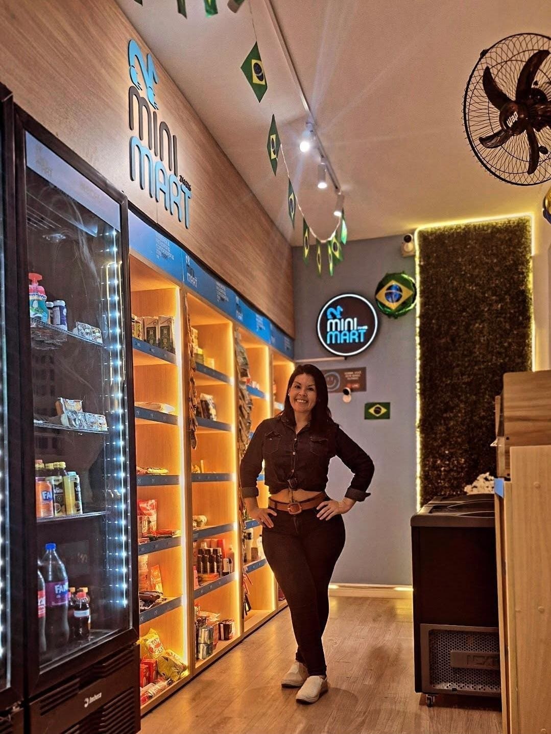 Interior de uma unidade Minimart 24hrs instalada em condomínio